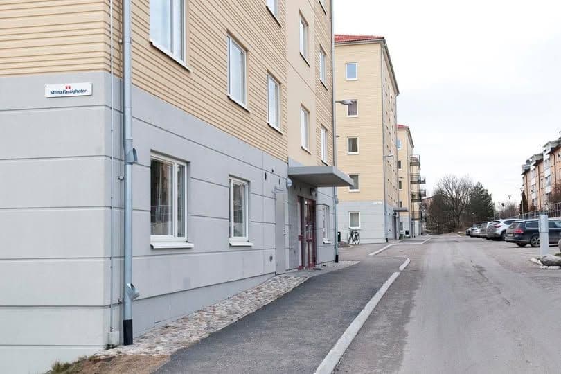 Möblerad 1:a nära stan, allt ingår